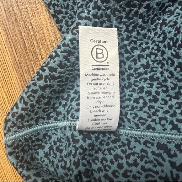 Athleta women’s Salutation stash II Tight size small tall blue/black preowned - Picture 4 of 8